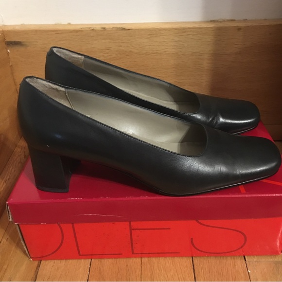 Aerosoles navy leather block heels shoes pumps 8B - Picture 3 of 7